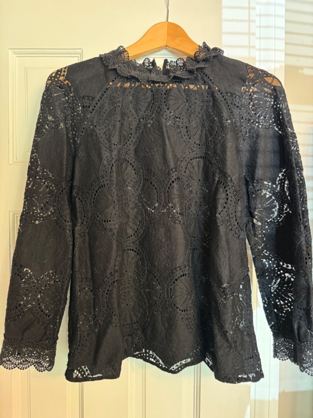 Sézane Bianca Top - Black Eyelet Lace Like New - Picture 2 of 7